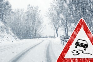 Imge  - 冰冷，光滑，雪包装的乡村公路与冰冷的公路警告标志